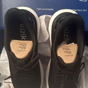Kizik Men's Black Sneakers